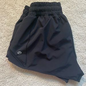 Lululemon Black hotty hots 2.5 inch inseam